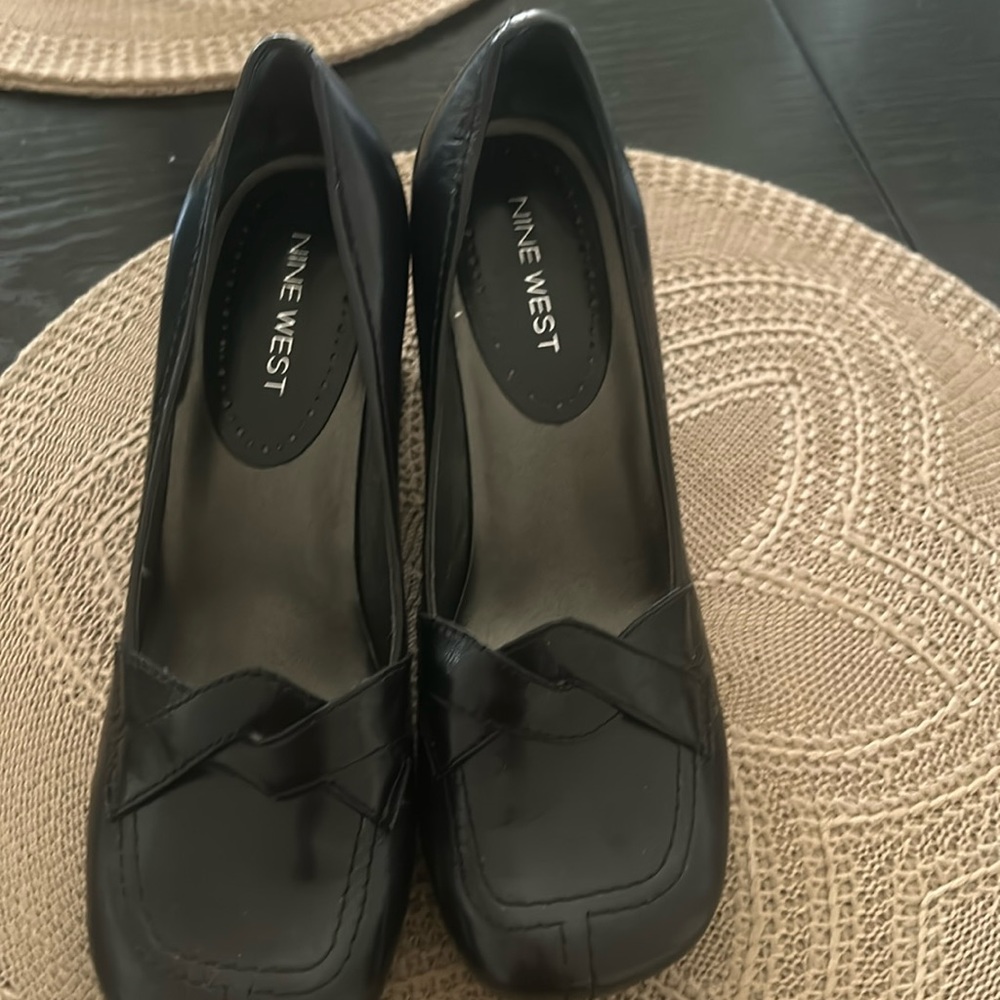 Ninewest lady pump.